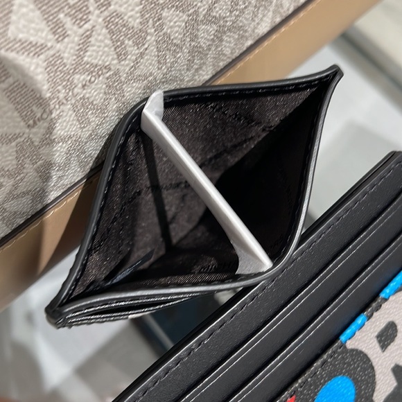 MICHAEL KORS MENS Cooper BLACK MLTI Graphic Logo Tall Card Case 
NWT
BLACK MULTI - Picture 7 of 16